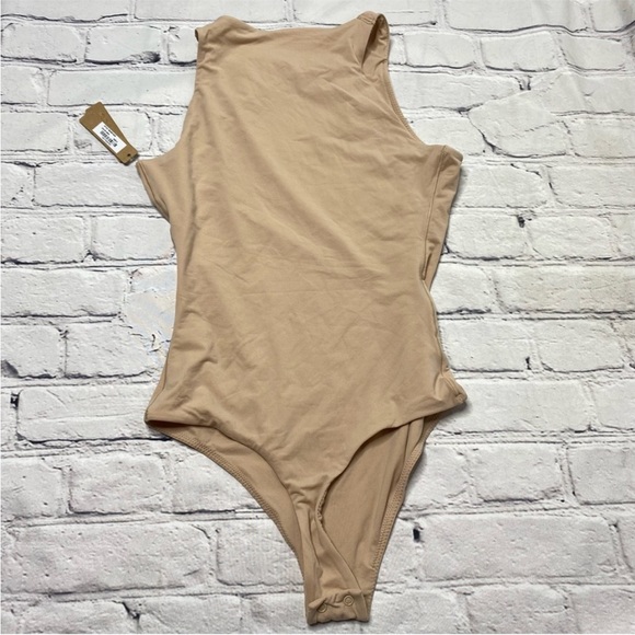 NWT SKIMS fits everybody high neck bodysuit - Picture 4 of 5